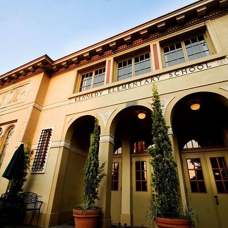Hotel Mcmenamins Kennedy School Portland Esterno foto