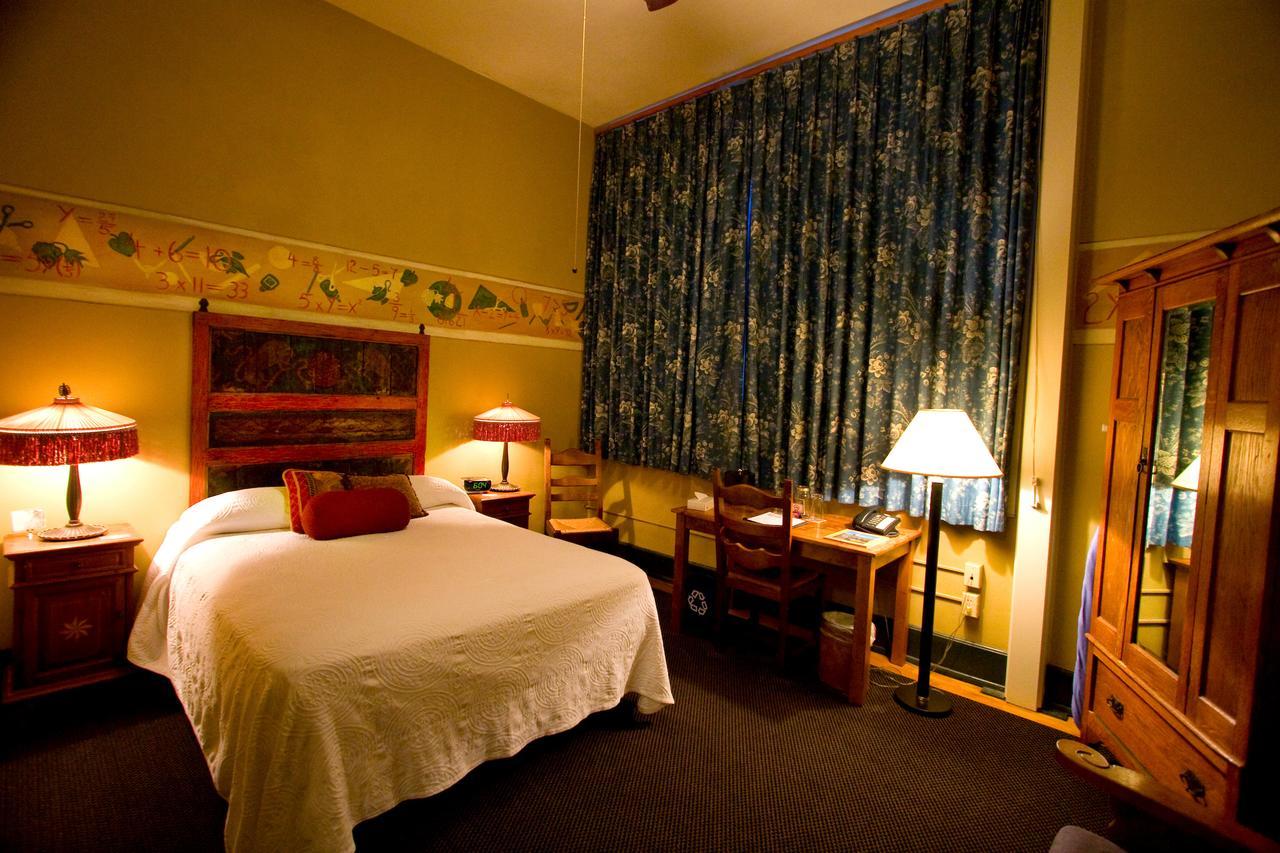 Hotel Mcmenamins Kennedy School Portland Esterno foto
