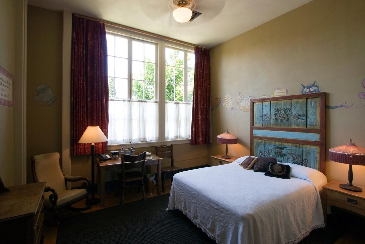 Hotel Mcmenamins Kennedy School Portland Esterno foto