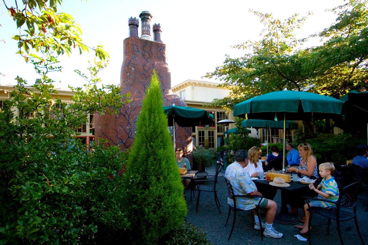 Hotel Mcmenamins Kennedy School Portland Esterno foto