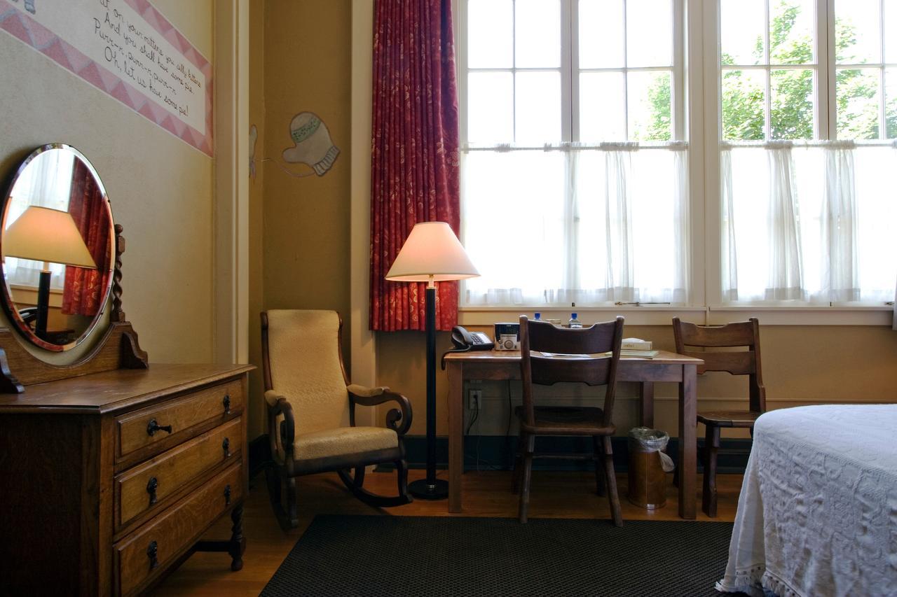 Hotel Mcmenamins Kennedy School Portland Esterno foto
