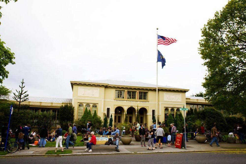 Hotel Mcmenamins Kennedy School Portland Esterno foto